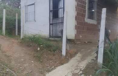 Imagem: A casa possui 1 Dormitório, 1 Banheiro, 200m² de Área e
