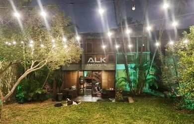 Imagem: A casa possui 3 Dormitórios, 5 Banheiros, 4 Vagas na garagem