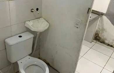 Imagem: A casa possui 1 Banheiro, 1 Vaga na garagem, 2m² de Área e