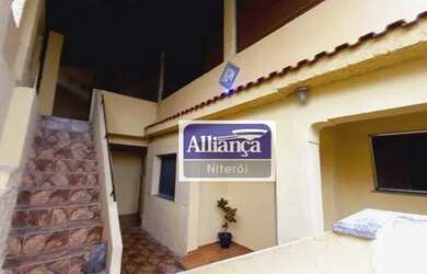 Imagem: A casa possui 3 Dormitórios, 2 Banheiros, 2 Vagas na garagem