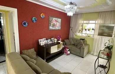 Imagem: A casa possui 3 Dormitórios, 1 Banheiro, 2 Vagas na garagem