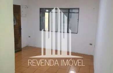 Imagem: A casa possui 4 Dormitórios, 2 Banheiros, 4 Vagas na garagem