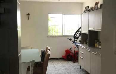 Imagem: O apartamento possui 3 Dormitórios, 1 Banheiro, 1 Vaga na garagem