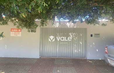 Imagem: A casa possui 3 Dormitórios, 3 Banheiros, 4 Vagas na garagem