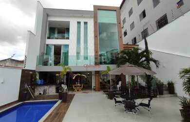 Imagem: A casa possui 1 Dormitório, 2 Banheiros, 2 Vagas na garagem