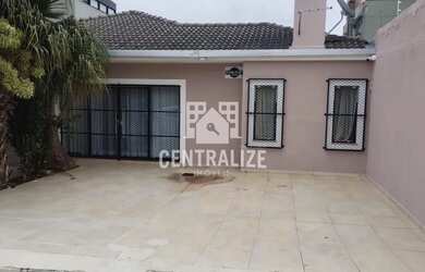 Imagem: A casa possui 2 Dormitórios, 2 Banheiros, 2 Vagas na garagem