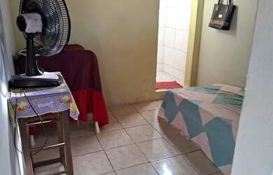 Imagem: A casa possui 1 Dormitório, 1 Banheiro e está localizado