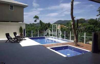 Imagem: A casa em condomínio possui 4 Dormitórios, 4 Banheiros, 4