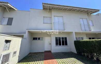 Imagem: A casa em condomínio possui 3 Dormitórios, 3 Banheiros, 105m²