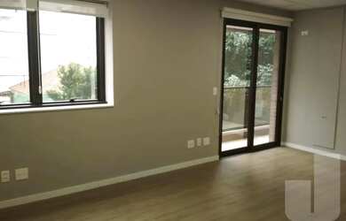 Imagem: O depósito possui 4 Vagas na garagem, 110m² de Área e está