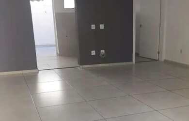 Imagem: A casa possui 2 Dormitórios, 2 Banheiros, 1 Vaga na garagem