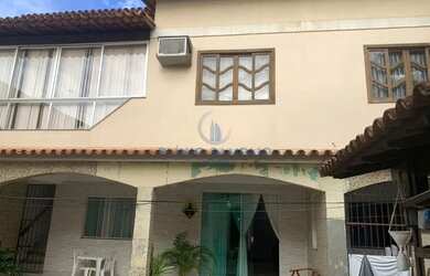 Imagem: Sobrado para venda com 240 metros quadrados com 6 quartos em