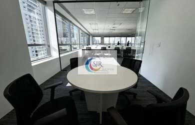 Imagem: O depósito possui 5 Vagas na garagem e 261m² de Área e está