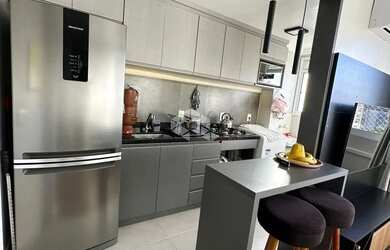 Imagem: O apartamento possui 2 Dormitórios, 1 Banheiro, 1 Vaga na garagem