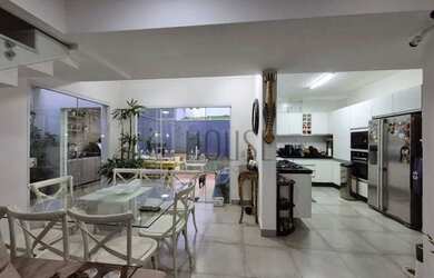 Imagem: A casa em condomínio possui 3 Dormitórios, 4 Banheiros, 4