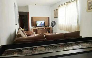 Imagem: A casa possui 3 Dormitórios, 2 Banheiros, 2 Vagas na garagem