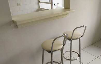 Imagem: O apartamento possui 1 Dormitório, 1 Banheiro, 1 Vaga na garagem