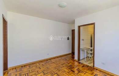 Imagem: O apartamento possui 1 Dormitório, 1 Banheiro, 42m² de Área