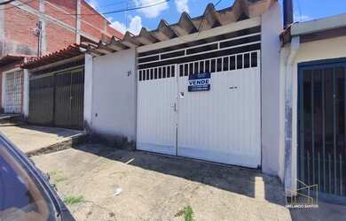 Imagem: A casa possui 2 Dormitórios, 1 Banheiro, 1 Vaga na garagem