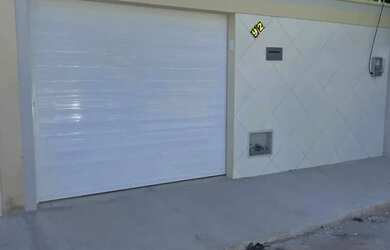 Imagem: A casa possui 3 Dormitórios, 2 Banheiros, 1 Vaga na garagem