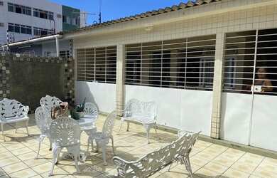 Imagem: A casa possui 3 Dormitórios, 2 Banheiros, 1 Vaga na garagem