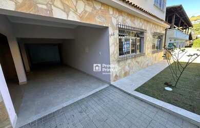 Imagem: A casa possui 2 Dormitórios, 1 Banheiro, 2 Vagas na garagem