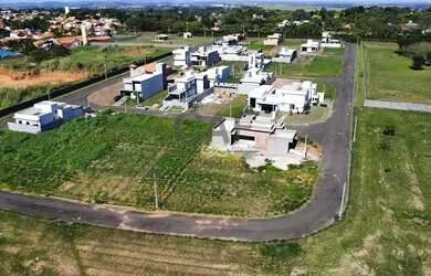 Imagem: O terreno à venda possui e está localizado em Holambra, SP