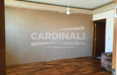 Imagem: A casa possui 3 Dormitórios, 1 Banheiro, 2 Vagas na garagem