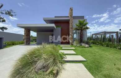 Imagem: A casa em condomínio possui 3 Dormitórios, 3 Banheiros, 4