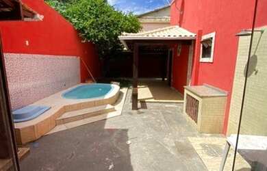 Imagem: A casa em condomínio possui 3 Dormitórios, 2 Banheiros, 2