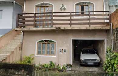 Imagem: A casa possui 2 Dormitórios, 1 Banheiro, 1 Vaga na garagem