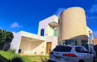 Imagem: A casa possui 4 Dormitórios, 3 Banheiros, 2 Vagas na garagem