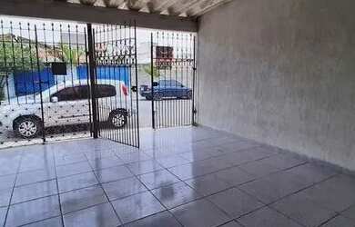 Imagem: A casa possui 2 Dormitórios, 2 Banheiros, 2 Vagas na garagem