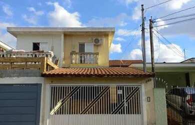 Imagem: A casa possui 3 Dormitórios, 2 Banheiros, 2 Vagas na garagem