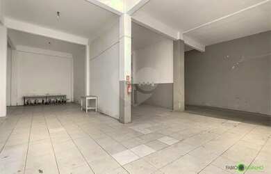 Imagem 8: Depósito para venda e locação com salas, banheiros e estacionamentos...