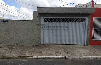 Imagem: A casa possui 3 Dormitórios, 1 Banheiro, 3 Vagas na garagem