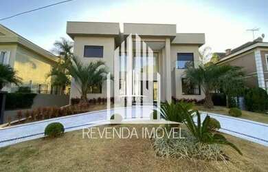 Imagem: A casa em condomínio possui 5 Dormitórios, 5 Banheiros, 5