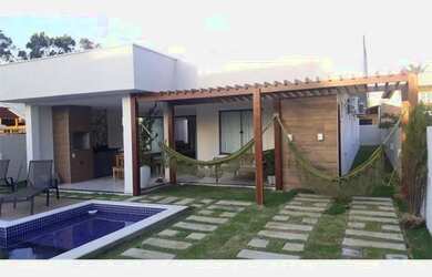 Imagem: A casa em condomínio possui 4 Dormitórios, 4 Banheiros e 250m²