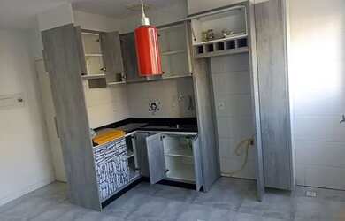 Imagem: O apartamento possui 2 Dormitórios, 1 Banheiro, 1 Vaga na garagem