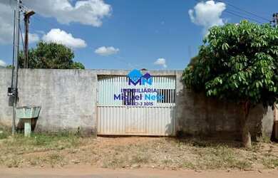 Imagem: A casa possui 2 Dormitórios, 1 Banheiro, 3 Vagas na garagem