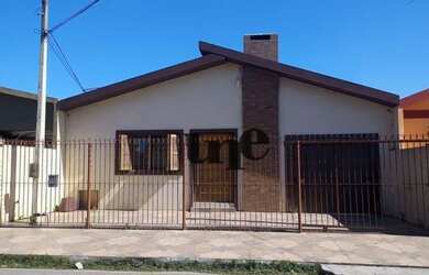 Imagem: A casa em condomínio possui 2 Dormitórios, 2 Banheiros, 3