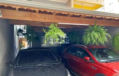Imagem: A casa possui 3 Dormitórios, 3 Banheiros, 4 Vagas na garagem