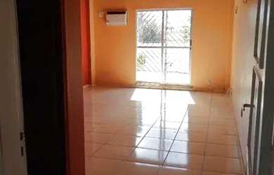 Imagem: A casa possui 2 Dormitórios, 2 Banheiros, 3 Vagas na garagem