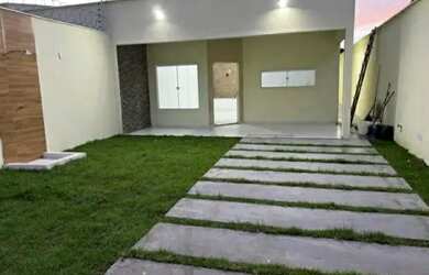 Imagem: A casa possui 3 Dormitórios, 2 Banheiros, 2 Vagas na garagem