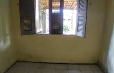 Imagem: A casa possui 1 Dormitório, 1 Banheiro e está localizado