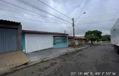 Imagem: A casa possui 2 Dormitórios, 2 Banheiros e 150m² de Área