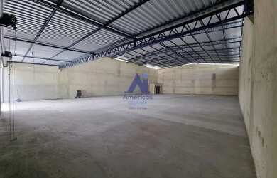 Imagem: O depósito possui 4 Vagas na garagem, 700m² de Área e está