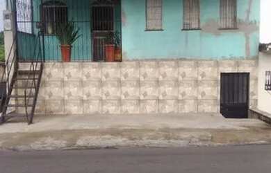 Imagem: A casa possui 2 Dormitórios, 1 Banheiro, 1 Vaga na garagem