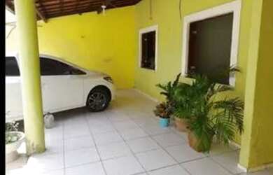 Imagem: A casa possui 2 Dormitórios, 1 Banheiro, 1 Vaga na garagem