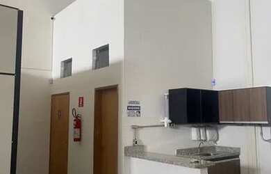 Imagem: O depósito possui 3 Vagas na garagem, 300m² de Área e está